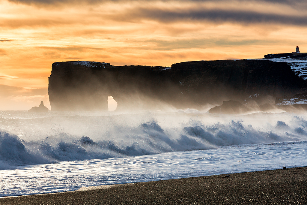 6D_15250_1024.jpg - Dyrhólaey im Sturm, Island Südküste, Nord Atlantik