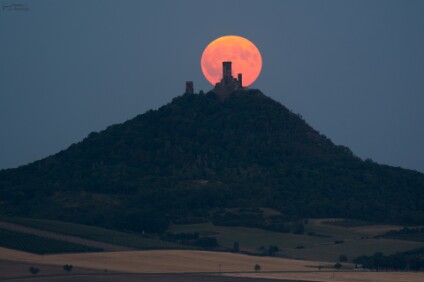 a7V_26_05705_NAL Vollmond hinter der Ruine der Hasenburg (Hazemburk)