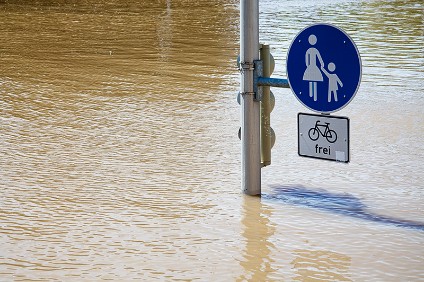 5DII_8007_800 Radweg? - Eindrücke während der Arbeit im Katastrophenschutz, Hochwasser 2013